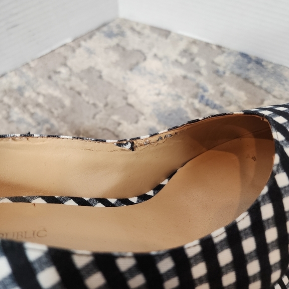 Banana Republic gingham black white pointed heels stilettos.  Size 9.5 - Picture 8 of 16